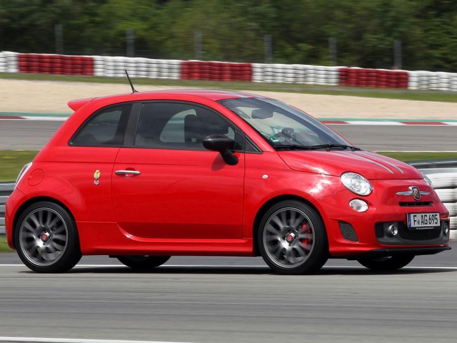  Abarth 695 Tributo Ferrari 2010 года  (фото 6 из 19)